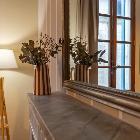 La Perle Ancienne De 아파트 Sommières