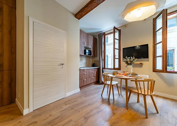 La Perle Ancienne De *